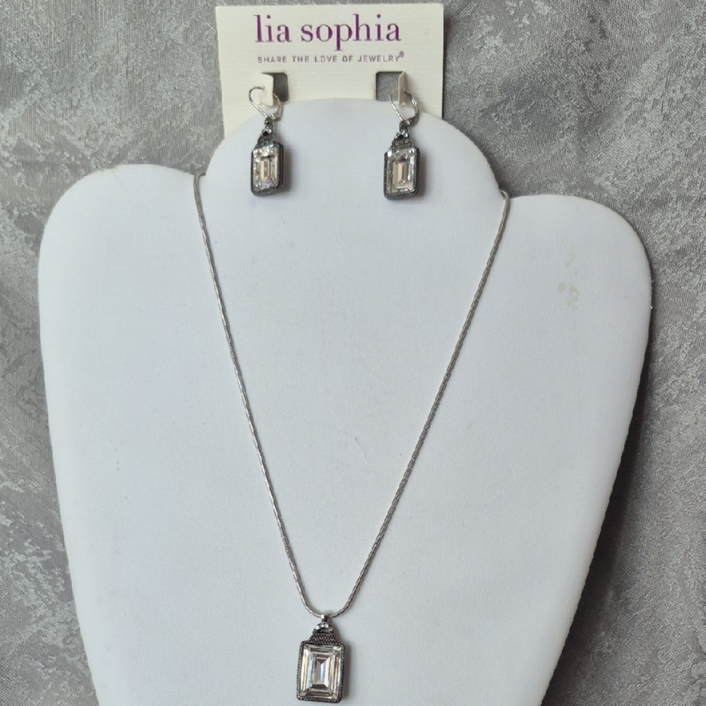 Lia Sophia Silver Necklace and Earring Set (J30)